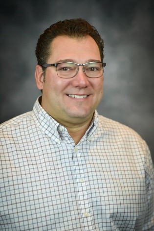 Medium shot of a person wearing glasses

Description automatically generated
